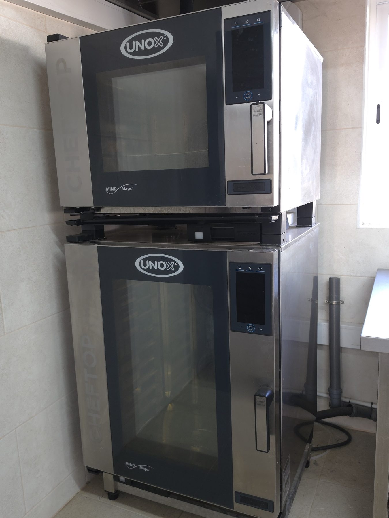 Shared professional kitchen at Quinta do Coito Grande, Colos