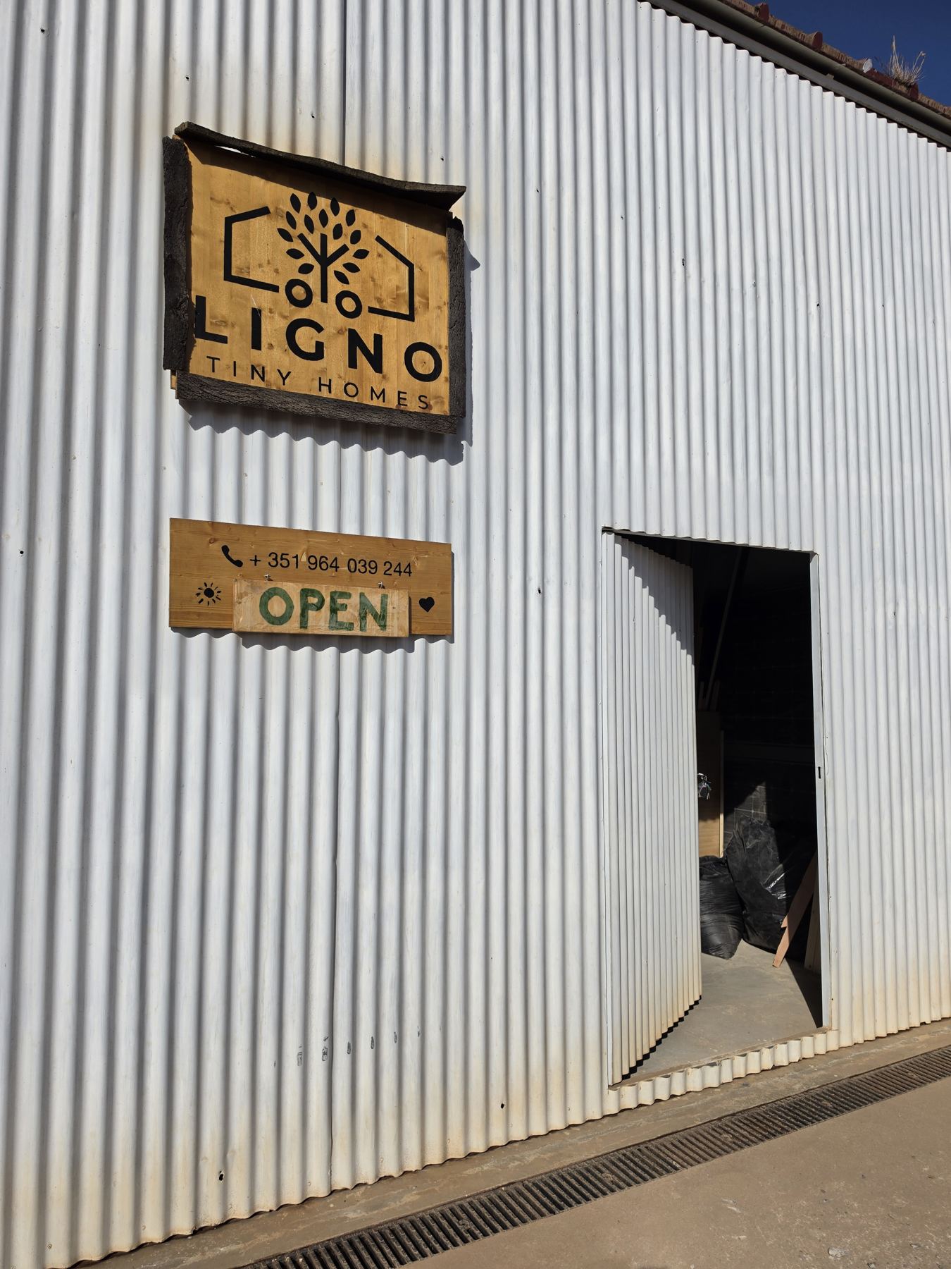 Tiny house workshop at Quinta do Coito Grande, Colos